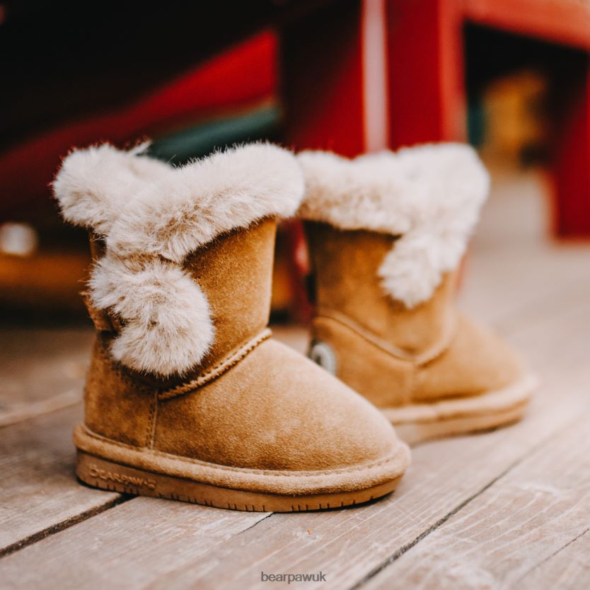 Boots UK BEARPAW Kids Betsey Youth Hickory 44J6584